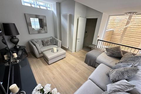 4 bedroom townhouse for sale, Roof Gardens, Ellesmere Street, Manchester