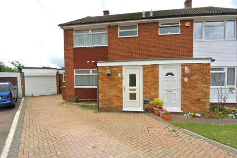 3 bedroom semi-detached house to rent, Dukes Close, Ashford TW15