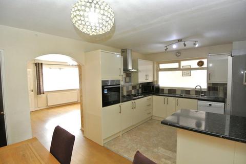 3 bedroom semi-detached house to rent, Dukes Close, Ashford TW15