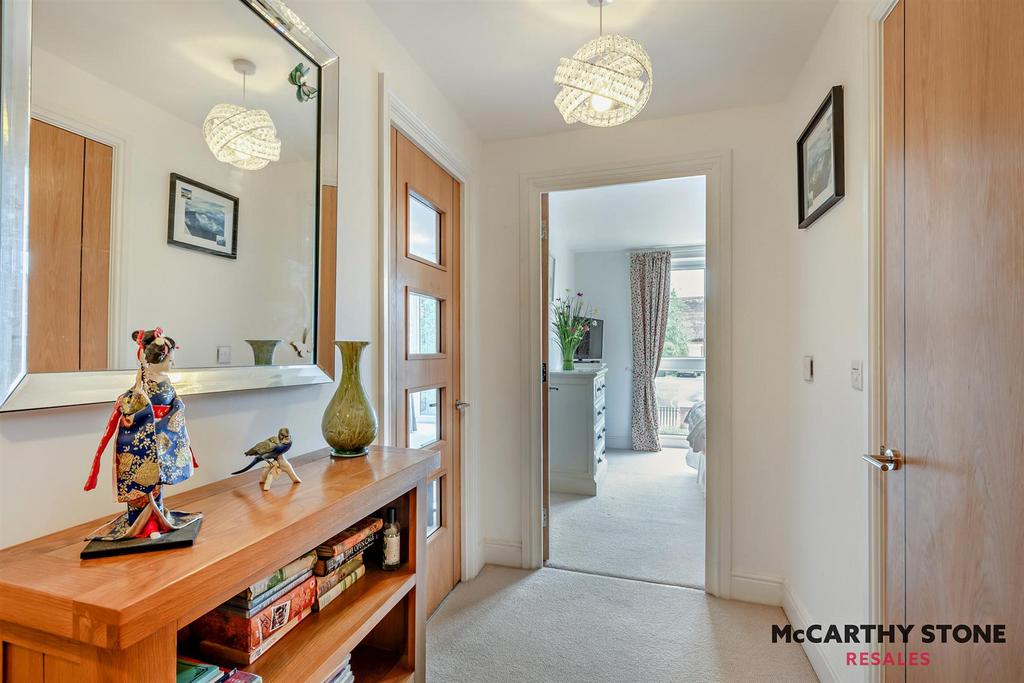 8609641-interior20-800.JPG