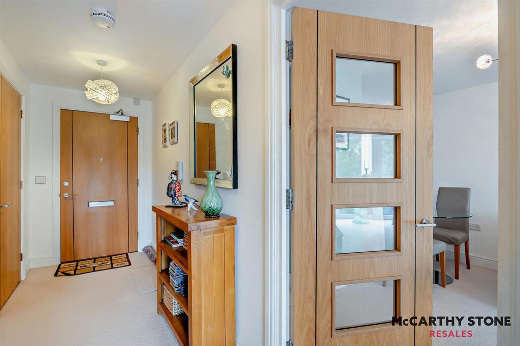 8609641-interior12-800.JPG