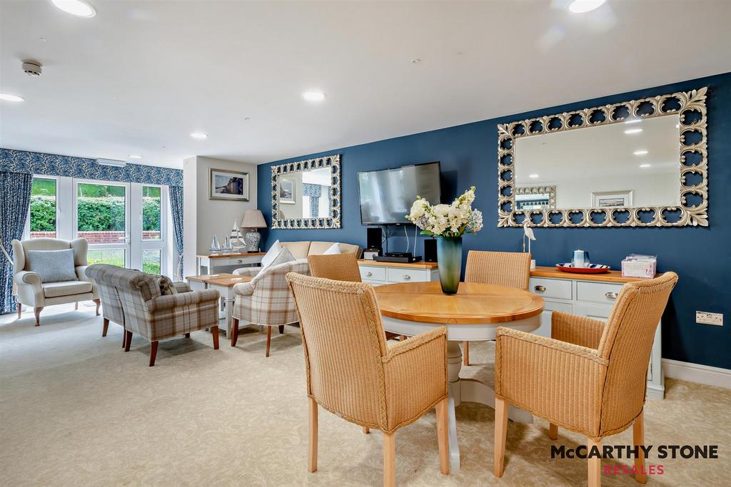 8609641-interior02-800.JPG