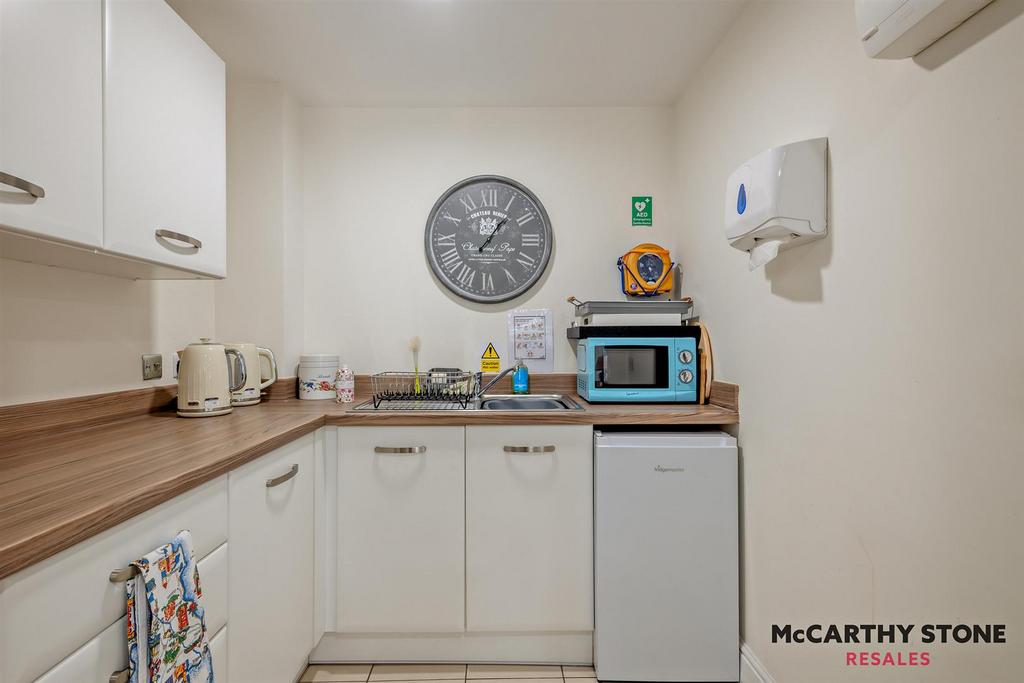 8609641-interior01-800.JPG