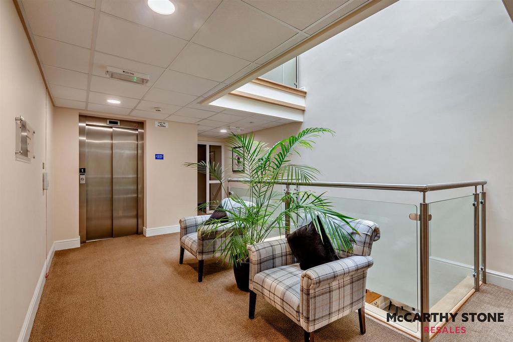 8609641-interior05-800.JPG