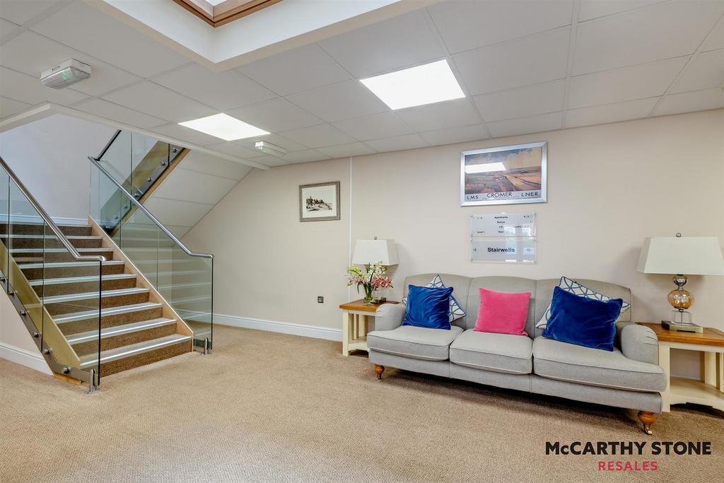 8609641-interior06-800.JPG
