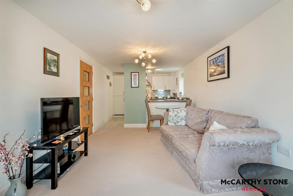 8609641-interior17-800.JPG