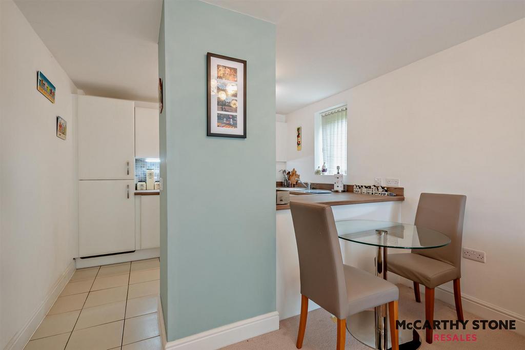 8609641-interior15-800.JPG