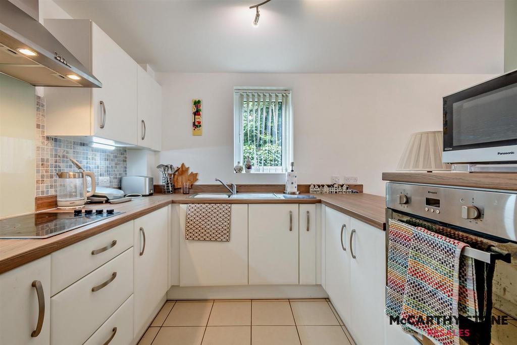 8609641-interior19-800.JPG