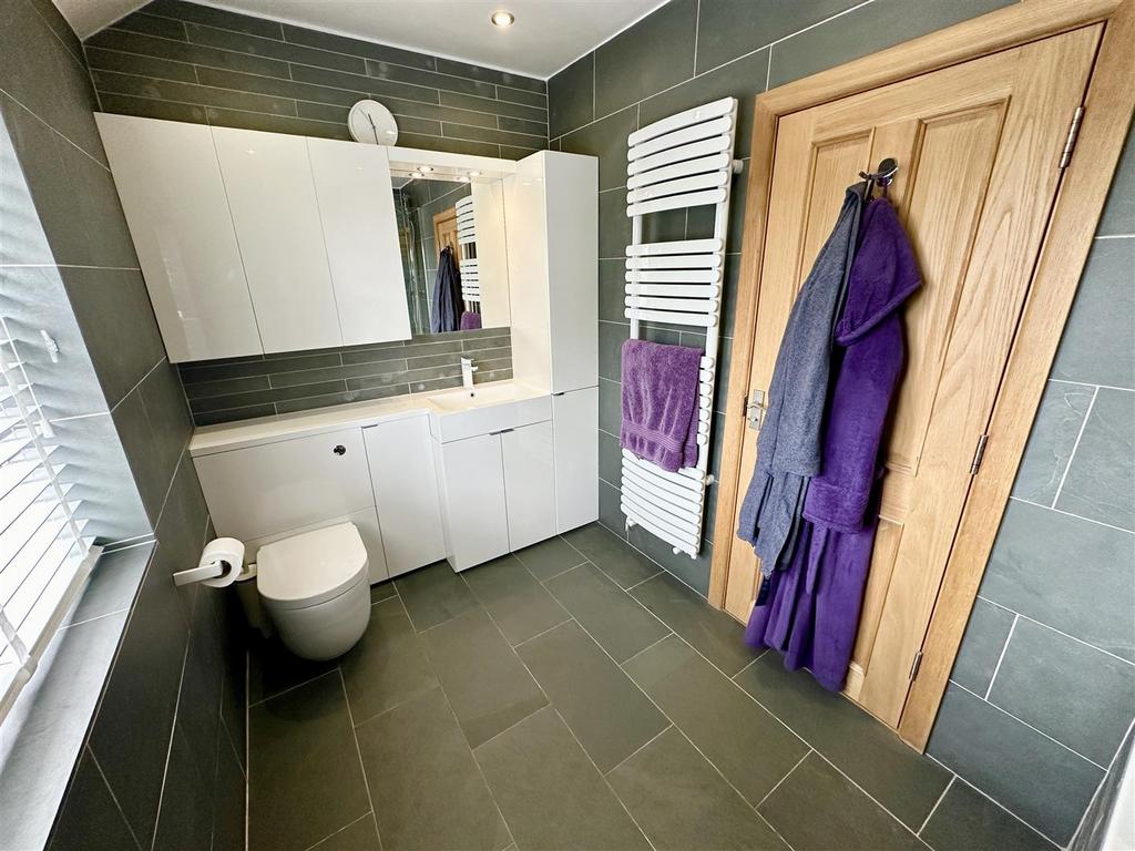 En suite bathroom