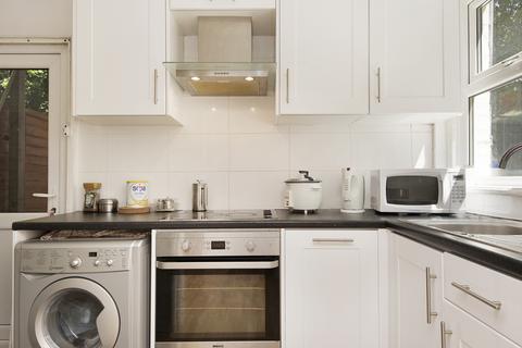 2 bedroom flat to rent, Kingston Road, SW20