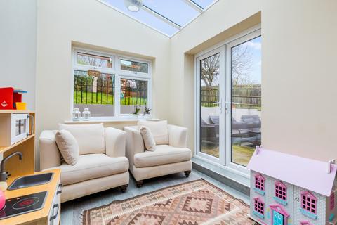 14 Charles Close, Hove, BN3 6WP