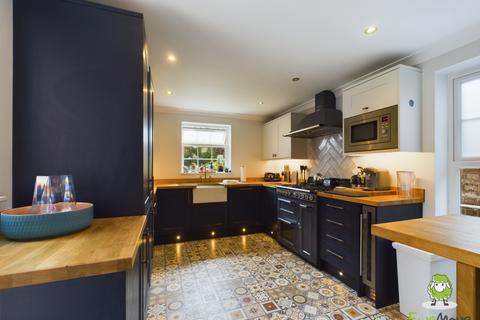 4 bedroom terraced house for sale, Fernhill Place, Sherfield-on-Loddon, Hook, Hampshire, RG27