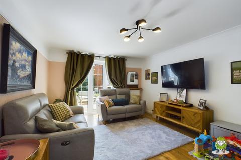 2 Fernhill Place, Sherfield On Loddon, Hook, RG27 0SJ