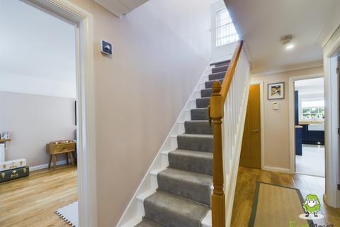 2 Fernhill Place, Sherfield On Loddon, Hook, RG27 0SJ