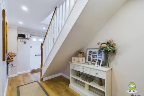 2 Fernhill Place, Sherfield On Loddon, Hook, RG27 0SJ