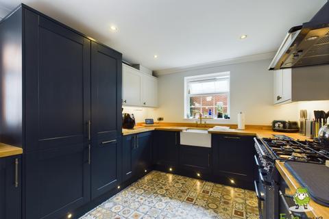 2 Fernhill Place, Sherfield On Loddon, Hook, RG27 0SJ