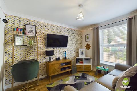 2 Fernhill Place, Sherfield On Loddon, Hook, RG27 0SJ
