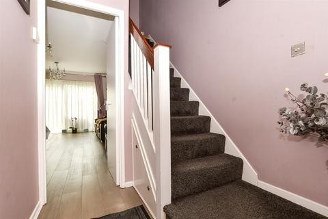 23 Wimborne Close, Worcester Park, KT4 8NL