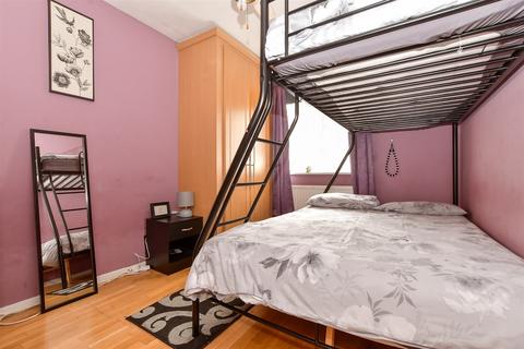 23 Wimborne Close, Worcester Park, KT4 8NL