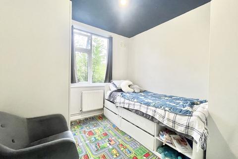 2 bedroom flat to rent, River Way, Loughton, IG10