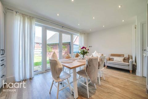 12 Collar Way, Witham, CM8 1YX