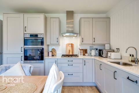 12 Collar Way, Witham, CM8 1YX