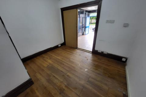 Property to rent, Chester Road, Manchester. M32 0PA