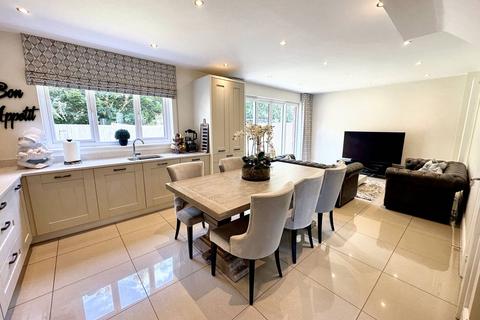 9 Pinfold Drive, Prestwich, Manchester, M25 3EQ