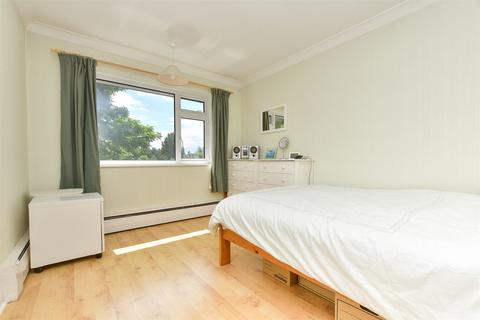 32 Minchin Close, Leatherhead, KT22 8BH