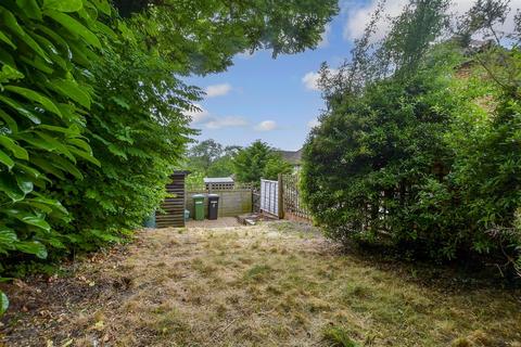 32 Minchin Close, Leatherhead, KT22 8BH