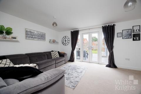 3 bedroom semi-detached house for sale, Fullbrook Avenue, Reading RG7