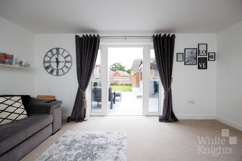 3 bedroom semi-detached house for sale, Fullbrook Avenue, Reading RG7