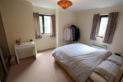 2 bedroom apartment to rent, The Rowans, Woking GU22