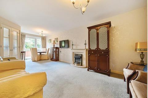 1 bedroom retirement property for sale, Newbury,  Berkshire,  RG14