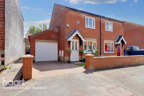 3 bedroom semi-detached house for sale, Helford Street, Norwich