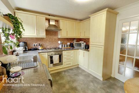 3 bedroom semi-detached house for sale, Helford Street, Norwich