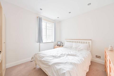 2 bedroom flat to rent, Deverell Street, Borough, London, SE1