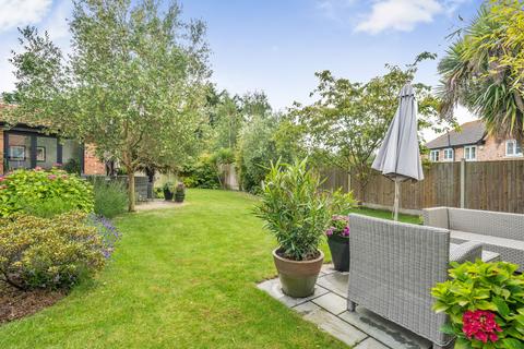 8 Hunsdon Close, Eastchurch, Sheerness, ME12 4AU