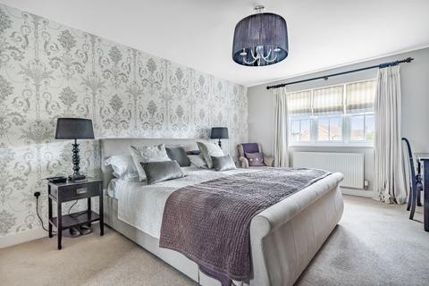 8 Hunsdon Close, Eastchurch, Sheerness, ME12 4AU
