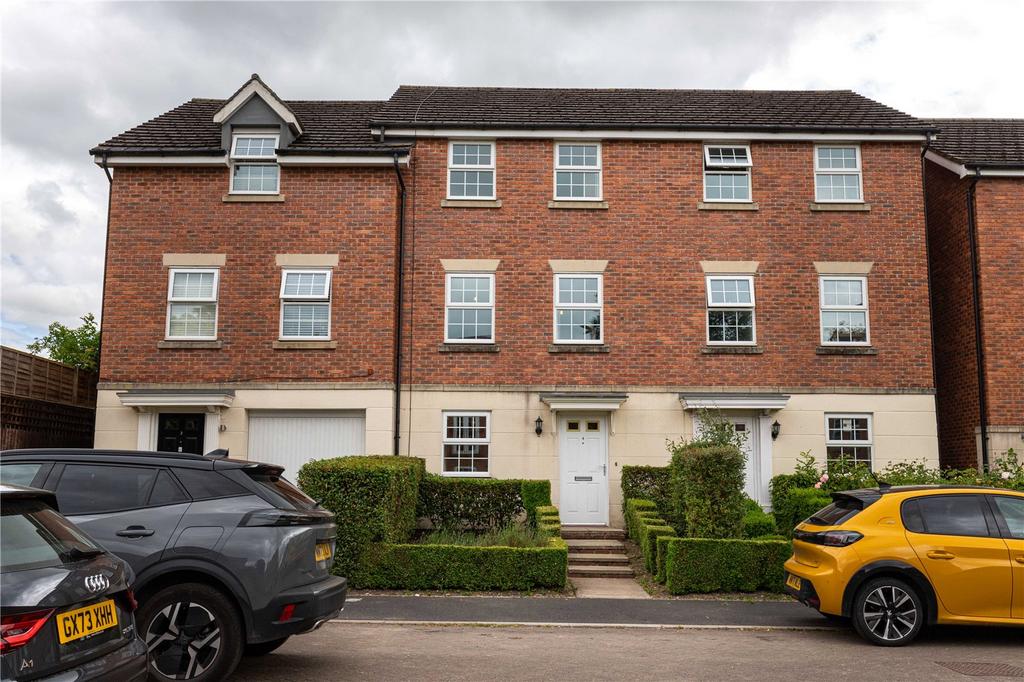 Moss Chase, Macclesfield, Cheshire, SK11 4 bed terraced house to rent