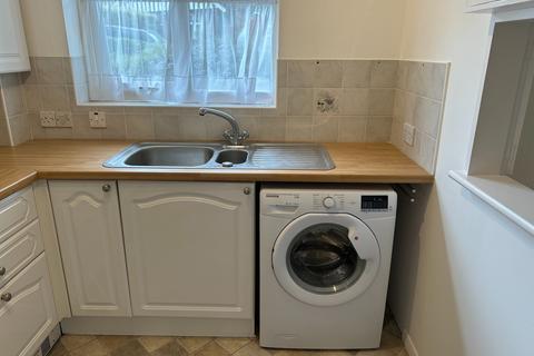 2 bedroom ground floor flat to rent,  Taylors Close, Sidcup DA14