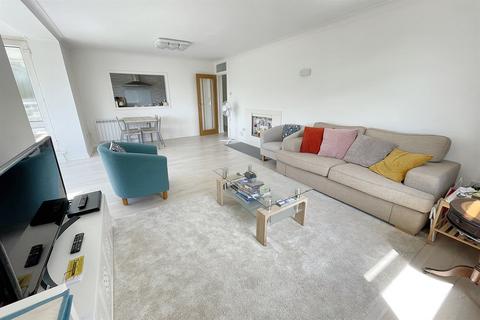 3 bedroom flat for sale, Bournemouth