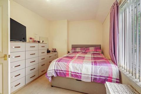 458 Heathway, Dagenham, RM10 8QD