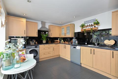 3 bedroom end of terrace house for sale, Ragstone Hollow, Aldington