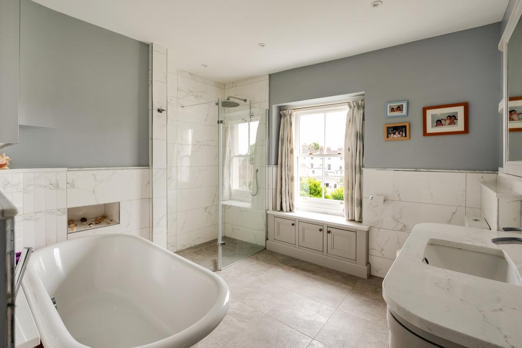 Principal bedroom ensuite