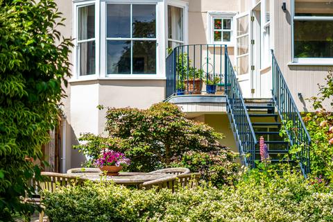 19 Sion Hill, Bristol, BS8 4AZ