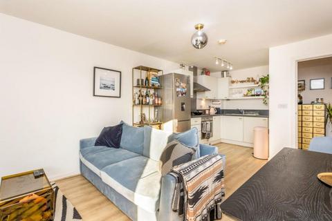 3 bedroom apartment to rent, Halton Road, London, N1