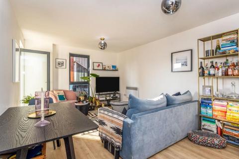 3 bedroom apartment to rent, Halton Road, London, N1