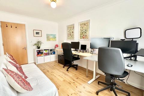 21 Lacewing Close, London, E13 8AD