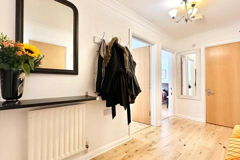 21 Lacewing Close, London, E13 8AD